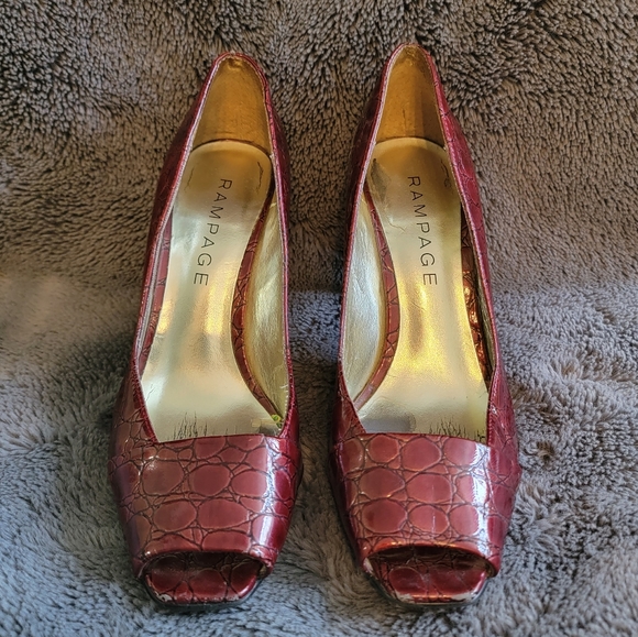 Rampage Mystic Wine Faux Alligator Heels, size 8M - Picture 4 of 12